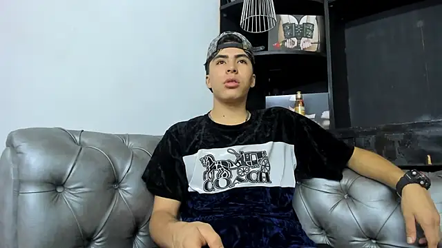 Snapshot of HeellBoy_ chatting on November 1, 7:49 pm HeellBoy online show from November 1, 7:49 pm