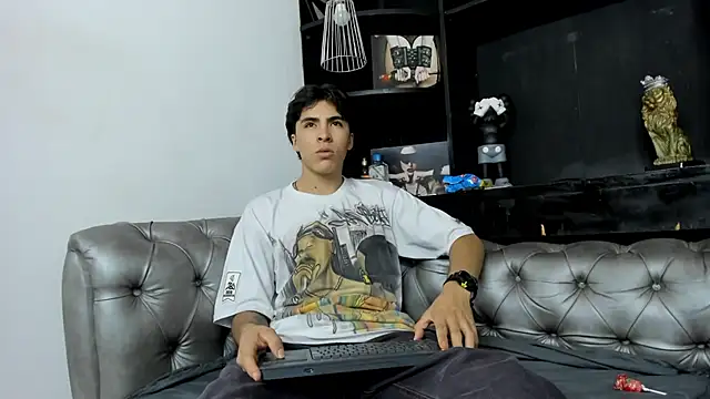 Snapshot of HeellBoy_ chatting on November 10, 7:57 pm HeellBoy online show from November 10, 7:57 pm