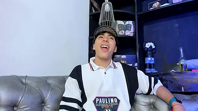 Snapshot of HeellBoy_ chatting on November 20, 8:08 pm HeellBoy online show from November 20, 8:08 pm