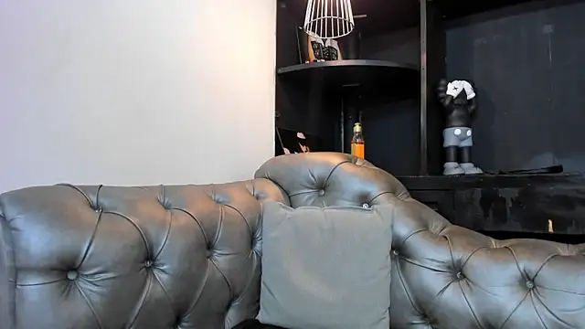 Snapshot of HeellBoy_ chatting on December 5, 3:15 am HeellBoy online show from December 5, 3:15 am