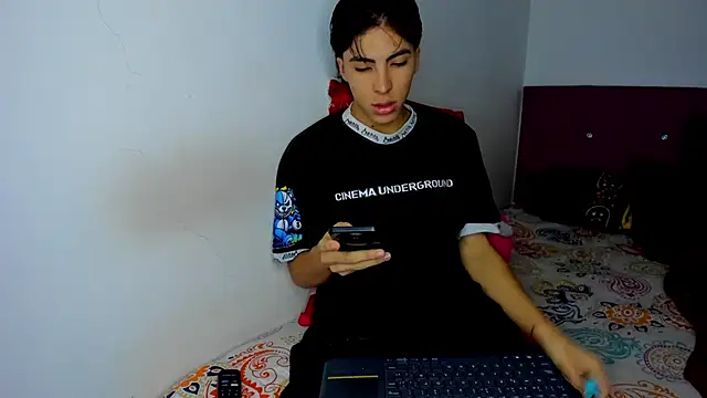 Snapshot of HeellBoy_ chatting on February 21, 12:11 am HeellBoy online show from February 21, 12:11 am