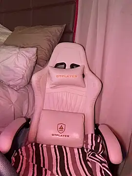 CrownedNyaries online show from January 3, 3:22 pm