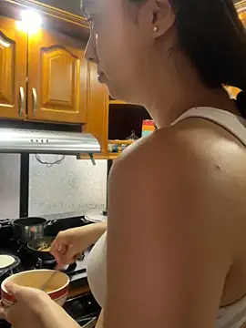 karla nill online show from November 10, 4:50 pm