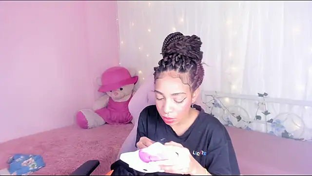 Abigail Wilson  online show from March 11, 8:20 pm