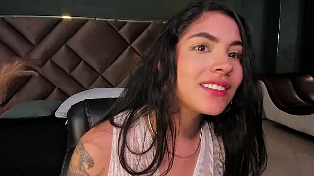Snapshot of Mia_Elowen chatting on February 28, 11:56 pm Mia Elowen online show from February 28, 11:56 pm