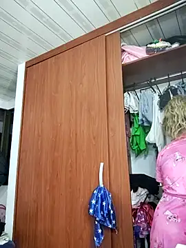 LaurenWelly  online show from March 18, 4:37 am