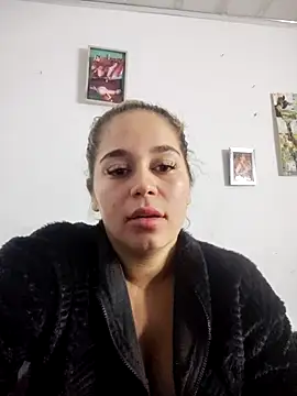 LaurenWelly  online show from December 1, 9:47 am