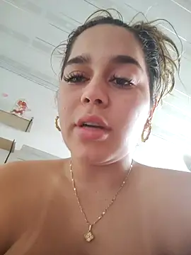 LaurenWelly  online show from April 8, 9:59 pm