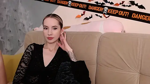 AmbrielHailey online show from November 4, 12:32 am