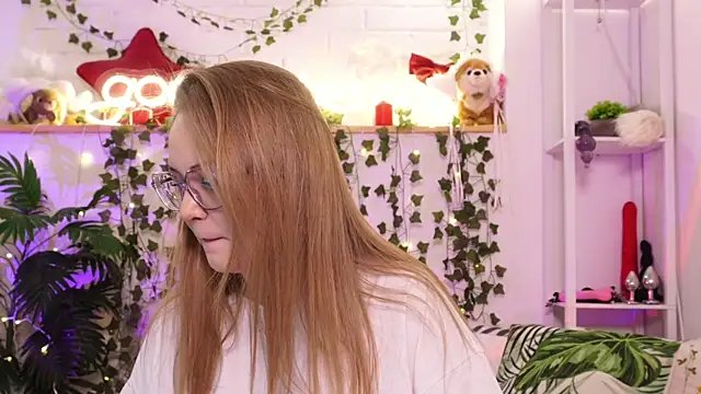 MonicaAsis online show from April 5, 6:49 pm