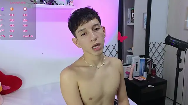 Snapshot of milky__boy_ chatting on March 5, 3:40 am milky boy online show from March 5, 3:40 am