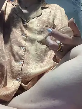 Snapshot of Cesywet chatting on February 6, 12:22 am Cesywet online show from February 6, 12:22 am