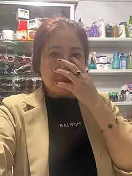 Snapshot of Cesywet chatting on February 11, 2:25 am Cesywet online show from February 11, 2:25 am