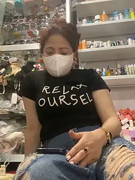 Snapshot of Cesywet chatting on February 28, 9:25 am Cesywet online show from February 28, 9:25 am