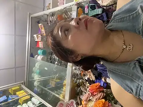 Snapshot of Cesywet chatting on March 10, 10:15 am Cesywet online show from March 10, 10:15 am