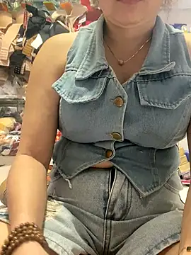 Snapshot of Cesywet chatting on September 26, 6:28 am Cesywet online show from September 26, 6:28 am