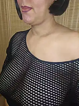 Snapshot of Foxlady2271 chatting on December 19, 10:32 pm Foxlady2271 online show from December 19, 10:32 pm