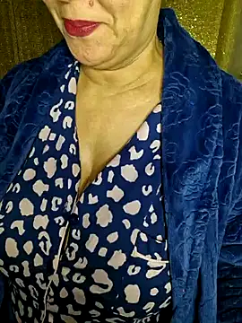 Snapshot of Foxlady2271 chatting on January 4, 3:28 pm Foxlady2271 online show from January 4, 3:28 pm