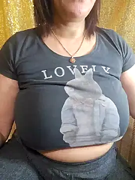 Snapshot of Foxlady2271 chatting on February 2, 1:45 am Foxlady2271 online show from February 2, 1:45 am