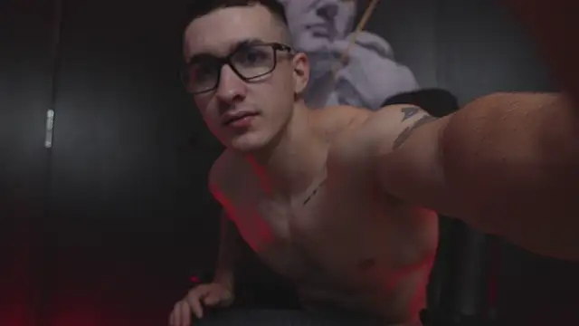 JacksonOlsenn online show from November 20, 8:30 pm