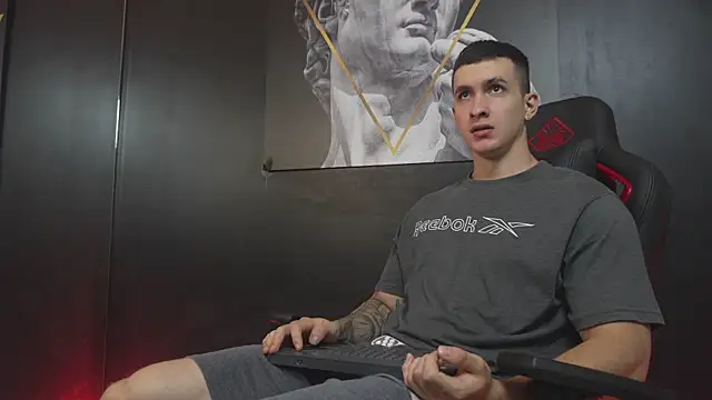 JacksonOlsenn online show from November 27, 8:33 pm