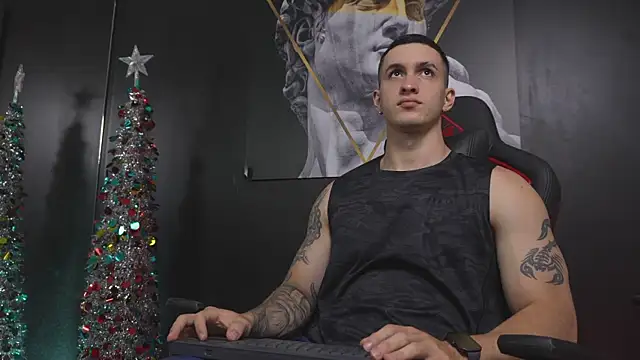 JacksonOlsenn online show from December 19, 8:16 pm