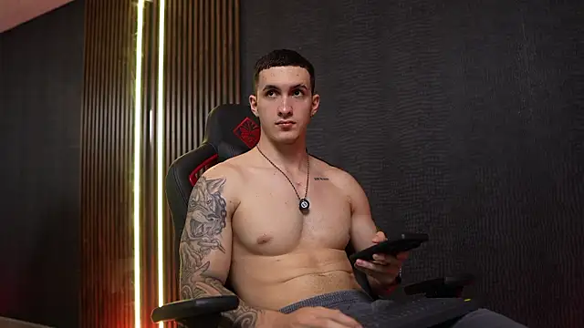 JacksonOlsenn online show from February 13, 8:38 pm