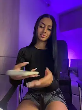 maddy bronw  online show from January 12, 6:39 am