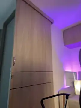 maddy bronw  online show from January 13, 10:35 pm