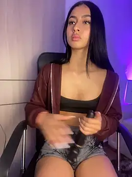 maddy bronw  online show from January 18, 10:17 pm