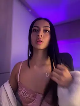 maddy bronw  online show from January 20, 10:15 pm