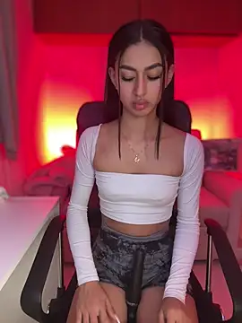 maddy bronw  online show from February 2, 11:42 pm