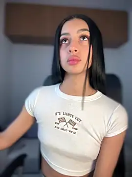 maddy bronw  online show from February 28, 10:39 pm