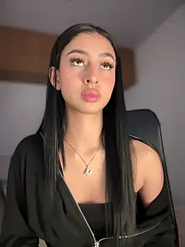 maddy bronw  online show from March 13, 12:27 am