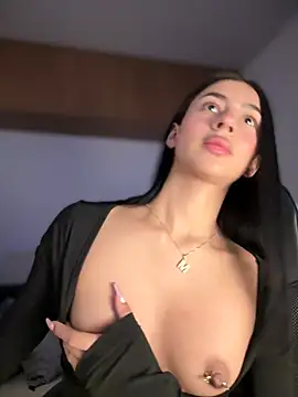 maddy bronw  online show from March 19, 12:48 am