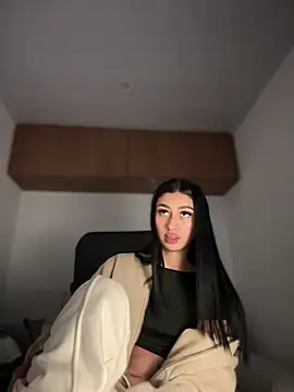 maddy bronw  online show from March 23, 6:37 am