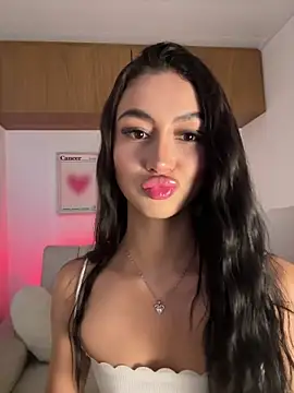 maddy bronw  online show from November 25, 10:32 pm