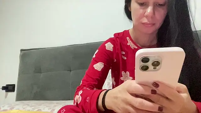 Snapshot of AngeliqueSkye chatting on November 20, 6:57 am AngeliqueSkye online show from November 20, 6:57 am