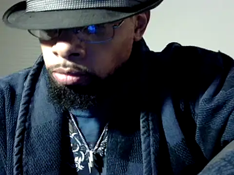 Snapshot of WhiskeyWood_DuhGOD chatting on December 6, 2:13 am WhiskeyWood DuhGOD online show from December 6, 2:13 am