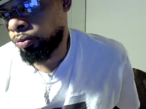 Snapshot of WhiskeyWood_DuhGOD chatting on December 10, 5:28 am WhiskeyWood DuhGOD online show from December 10, 5:28 am