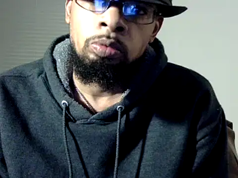 Snapshot of WhiskeyWood_DuhGOD chatting on December 12, 2:04 am WhiskeyWood DuhGOD online show from December 12, 2:04 am