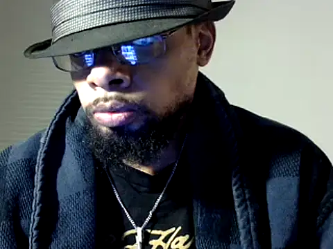 Snapshot of WhiskeyWood_DuhGOD chatting on December 14, 2:12 am WhiskeyWood DuhGOD online show from December 14, 2:12 am