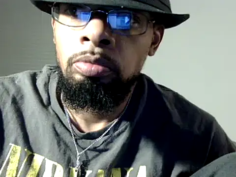 Snapshot of WhiskeyWood_DuhGOD chatting on December 17, 2:23 am WhiskeyWood DuhGOD online show from December 17, 2:23 am
