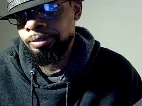 Snapshot of WhiskeyWood_DuhGOD chatting on December 18, 2:42 am WhiskeyWood DuhGOD online show from December 18, 2:42 am