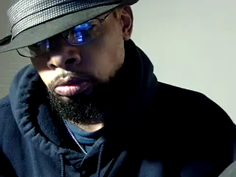 Snapshot of WhiskeyWood_DuhGOD chatting on December 20, 2:08 am WhiskeyWood DuhGOD online show from December 20, 2:08 am