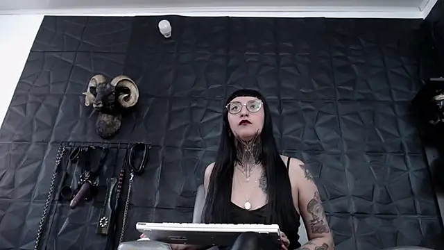 Agata Darkness online show from September 8, 7:35 pm