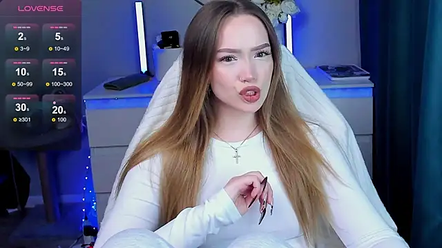 Evia r0se online show from October 26, 2:23 pm