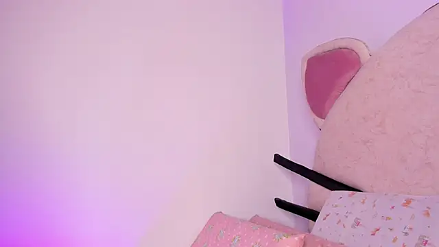 Snapshot of melody_cute_ chatting on February 13, 8:17 am melody cute online show from February 13, 8:17 am