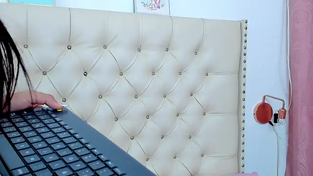 Snapshot of Kim_Eli chatting on December 29, 10:47 pm Kim Eli online show from December 29, 10:47 pm