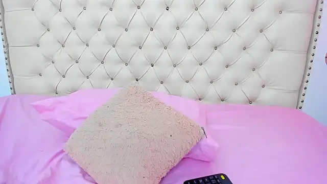 Snapshot of Kim_Eli chatting on February 1, 7:44 pm Kim Eli online show from February 1, 7:44 pm